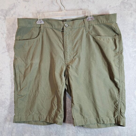 Eddie Bauer Other - Eddie Bauer Mens 40 Green Cotton Utility Shorts zip pocket vacation casual